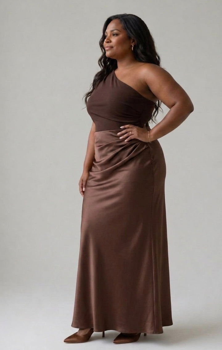 Leonora | Maxi Dress with a Guilt in Satin