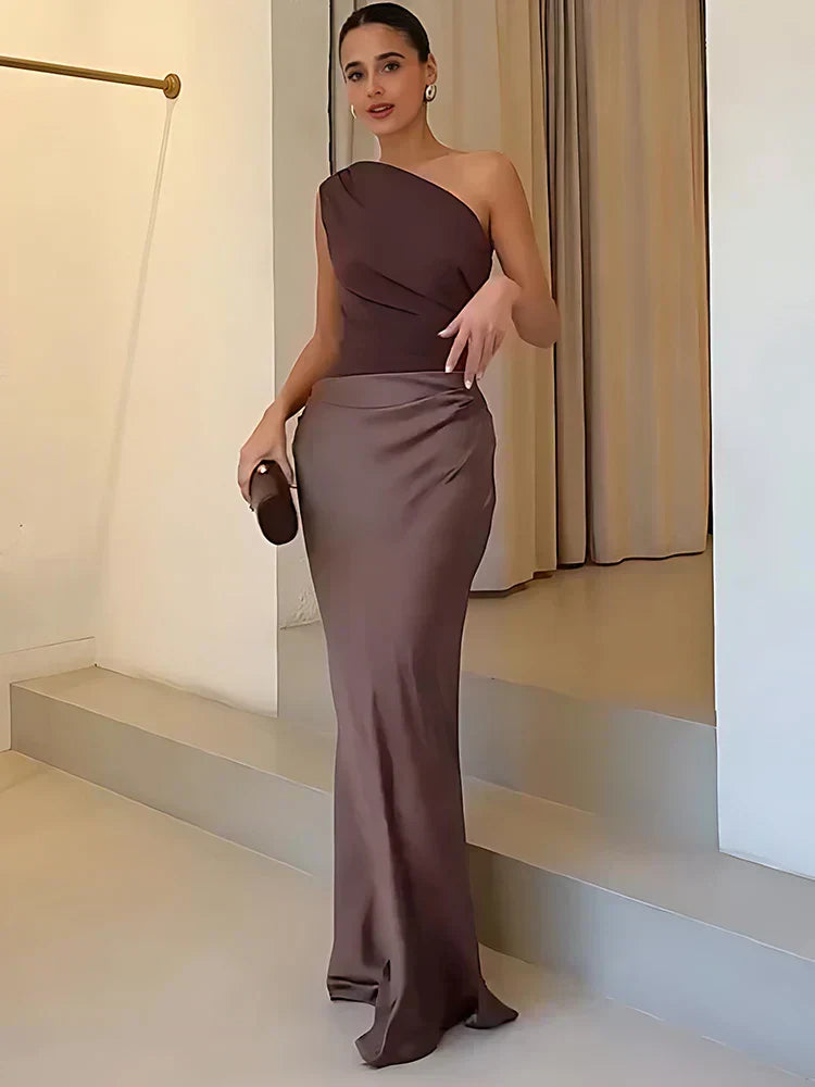 Leonora | Maxi Dress with a Guilt in Satin