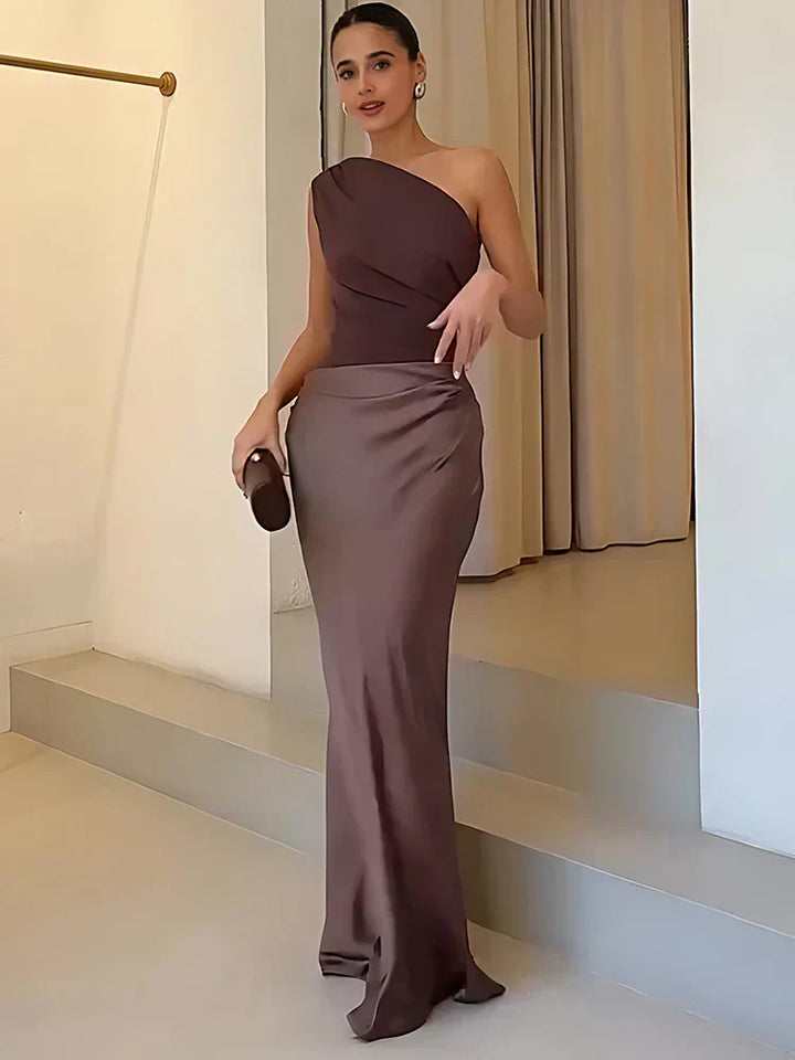 Leonora | Maxi Dress with a Guilt in Satin